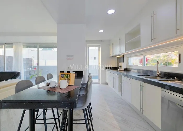 别墅 El Duque Modern With Pool