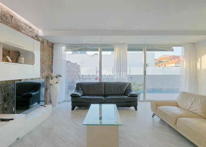 El Duque Modern With Pool 别墅