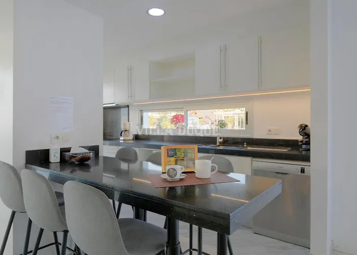 别墅 El Duque Modern With Pool 阿德耶