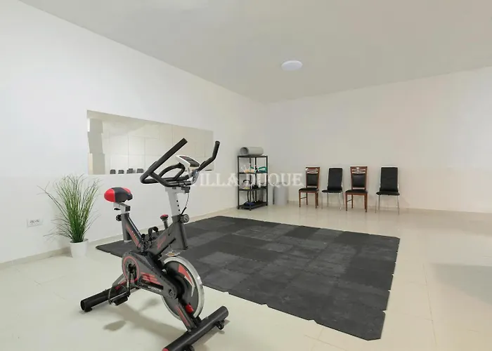 别墅 El Duque Modern With Pool