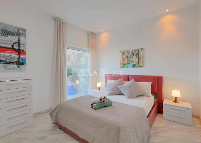 别墅 El Duque Modern With Pool 阿德耶