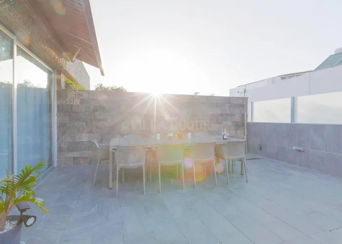 El Duque Modern With Pool 别墅